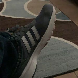 Meet your Posher, Adilia